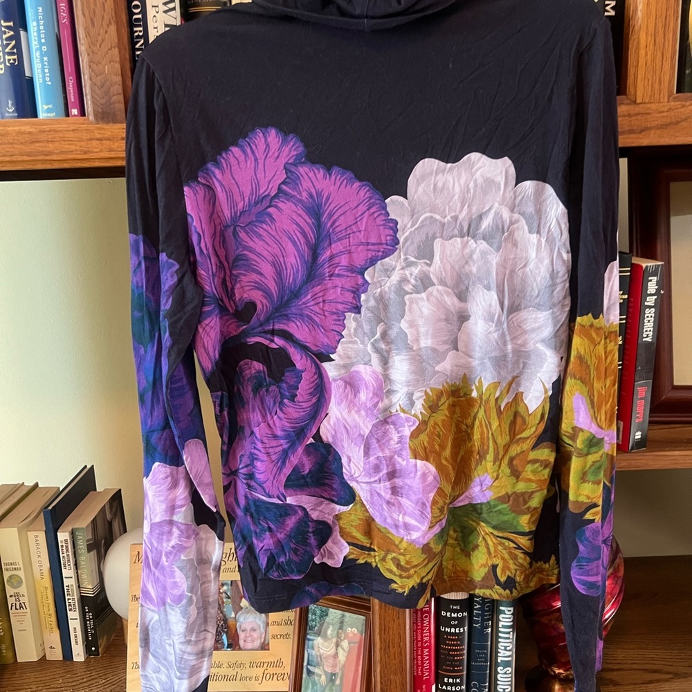 Floral Print Women's Top price firm because it was much more then 40.00.
